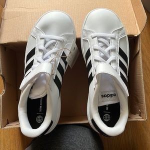 Adidas Grand core 2.0 EL size 1